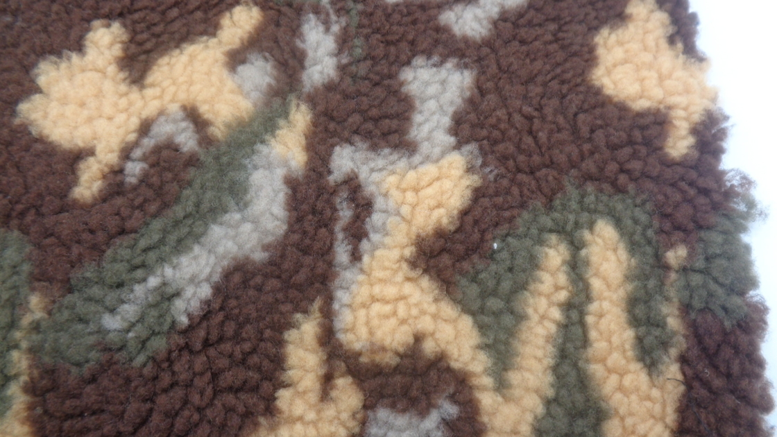 Bonded Camouflage Patterned Lamb Fabric 100% Polyester 400 GSM